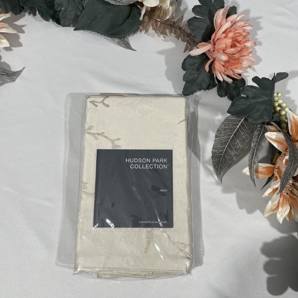 NIB $130 [ 1 Standard ] Pillow Sham for‎ Hudson Park Reeds - Picture 1 of 12